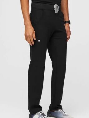 Figs Men’s Axim Straight Leg Scrub Pants Black Technical Collection Cargo Style